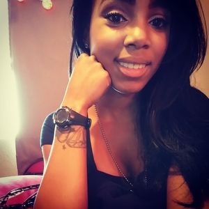 Meet your Posher, Akia